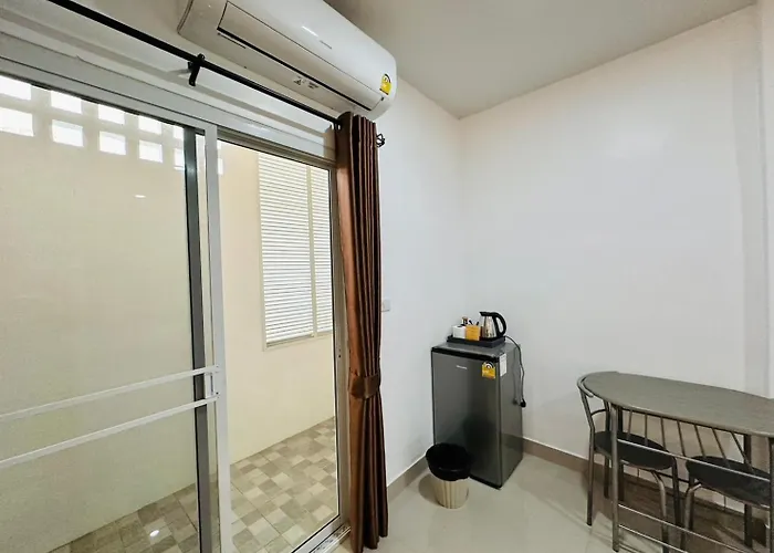 Hotel Hada House Near Yanhee Hospital *