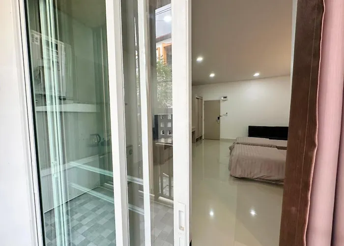 Hada House Near Yanhee Hospital Hotel