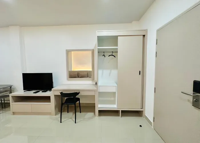 Hotel Hada House Near Yanhee Hospital